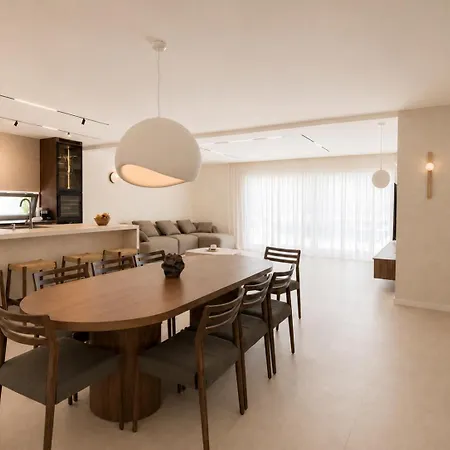 Mariva Sutivan, Modern 4br & Heated Pool Вілла Сутіван