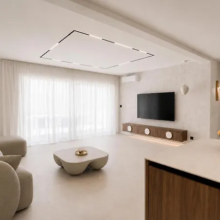 Mariva Sutivan, Modern 4br & Heated Pool