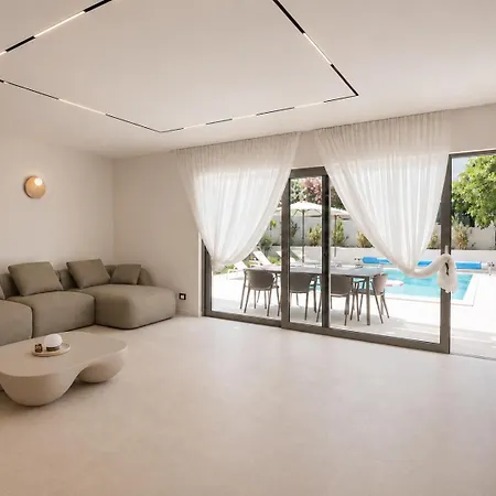Mariva Sutivan, Modern 4br & Heated Pool Villa *