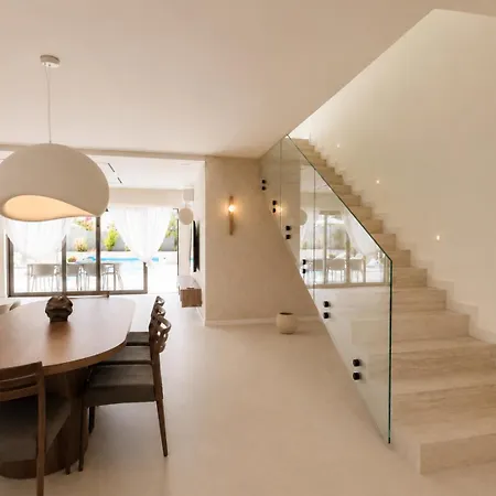 Mariva Sutivan, Modern 4br & Heated Pool ヴィラ *