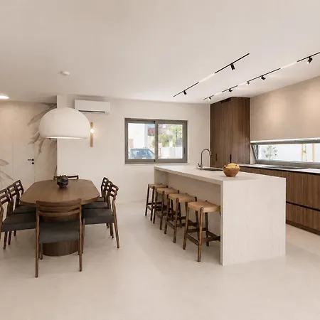 Mariva Sutivan, Modern 4br & Heated Pool * Sutivan