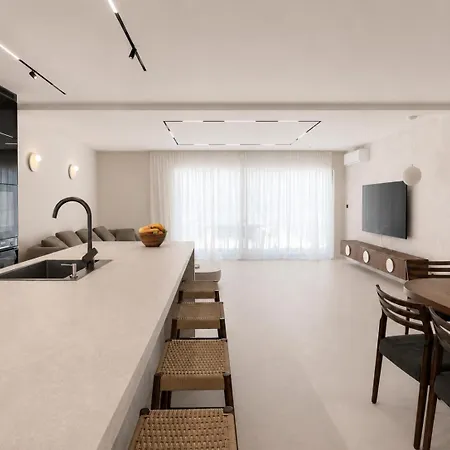 Mariva Sutivan, Modern 4br & Heated Pool Sutivan