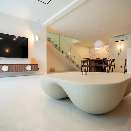 Villa Mariva Sutivan, Modern 4br & Heated Pool *