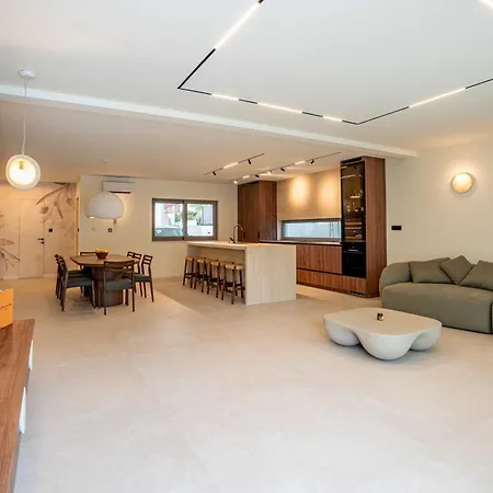 Mariva Sutivan, Modern 4br & Heated Pool Villa Sutivan