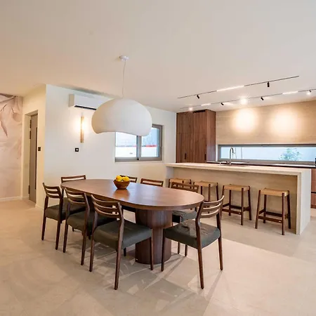 Mariva Sutivan, Modern 4br & Heated Pool ヴィラ *