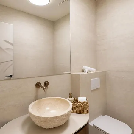 Mariva Sutivan, Modern 4br & Heated Pool *