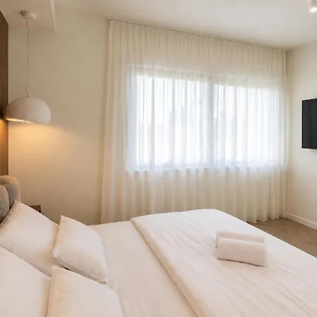 Mariva Sutivan, Modern 4br & Heated Pool