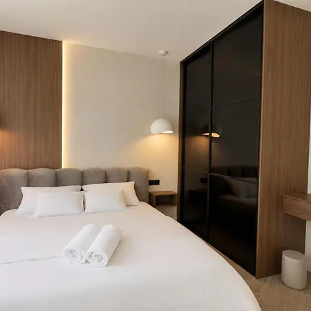 Mariva Sutivan, Modern 4br & Heated Pool *