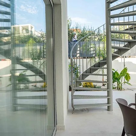 Mariva Sutivan, Modern 4br & Heated Pool