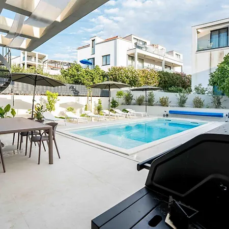 Вілла Mariva Sutivan, Modern 4br & Heated Pool