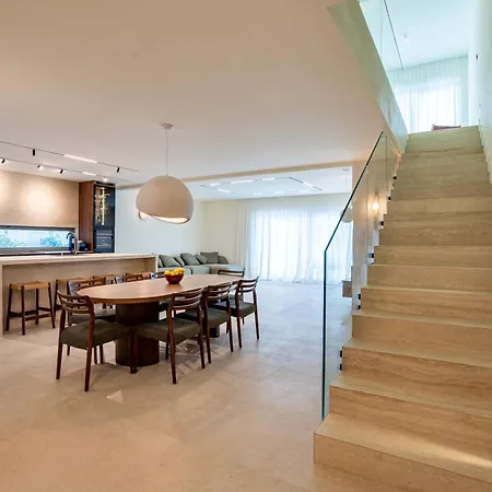Mariva Sutivan, Modern 4br & Heated Pool * Сутіван