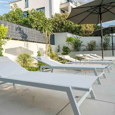 Mariva Sutivan, Modern 4br & Heated Pool