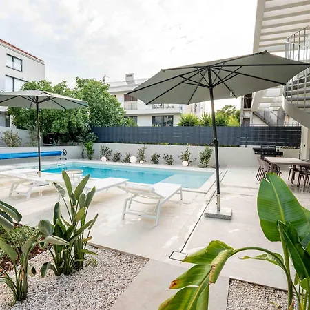 Mariva Sutivan, Modern 4br & Heated Pool ヴィラ