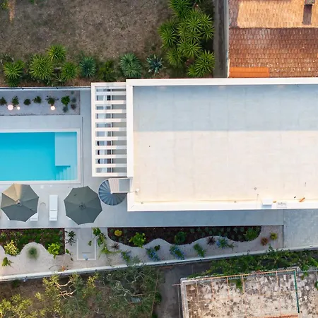 Mariva Sutivan, Modern 4br & Heated Pool ヴィラ スティヴァン
