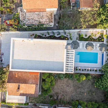 Mariva Sutivan, Modern 4br & Heated Pool *