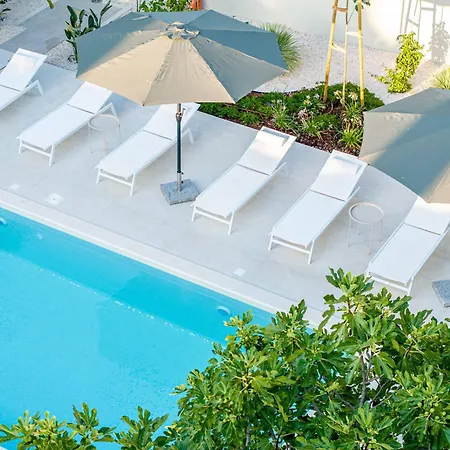 Mariva Sutivan, Modern 4br & Heated Pool *