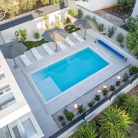 ヴィラ Mariva Sutivan, Modern 4br & Heated Pool