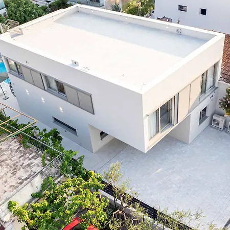 Mariva Sutivan, Modern 4br & Heated Pool ヴィラ スティヴァン