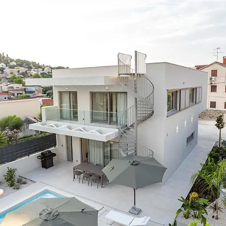 ヴィラ Mariva Sutivan, Modern 4br & Heated Pool