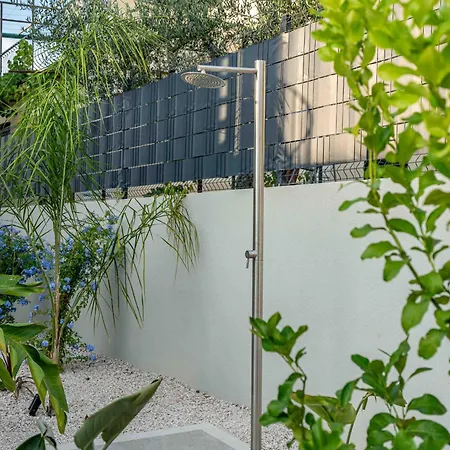 Mariva Sutivan, Modern 4br & Heated Pool Сутіван
